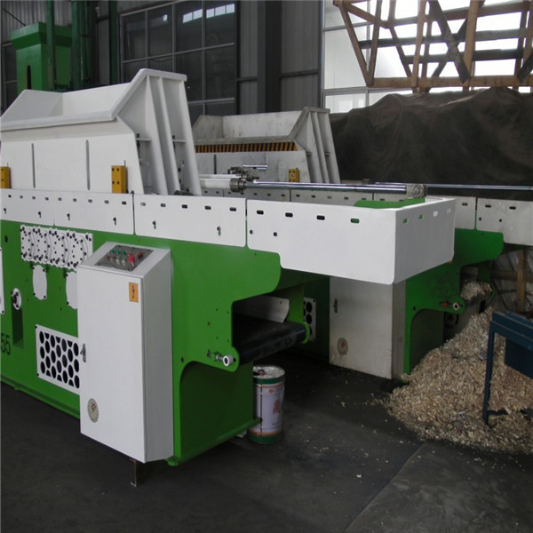 Wood Shaving Machine To Turn Logs / Waste Wood Into Shavings For Horse Farm And Poultry Bedding